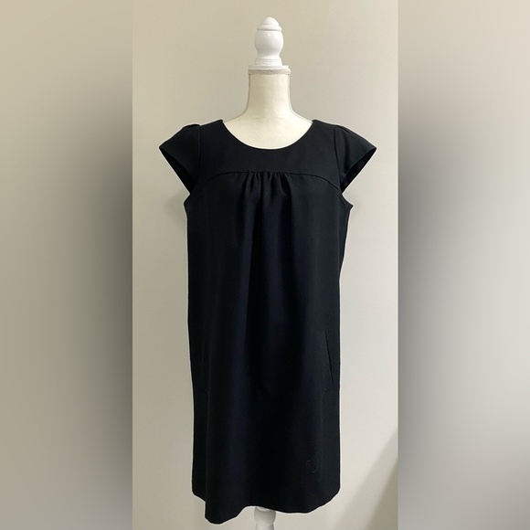 GAP Dresses & Skirts - GAP Womens M Solid Black Cap Sleeve Straight Dress Maximalist Preppy Classic